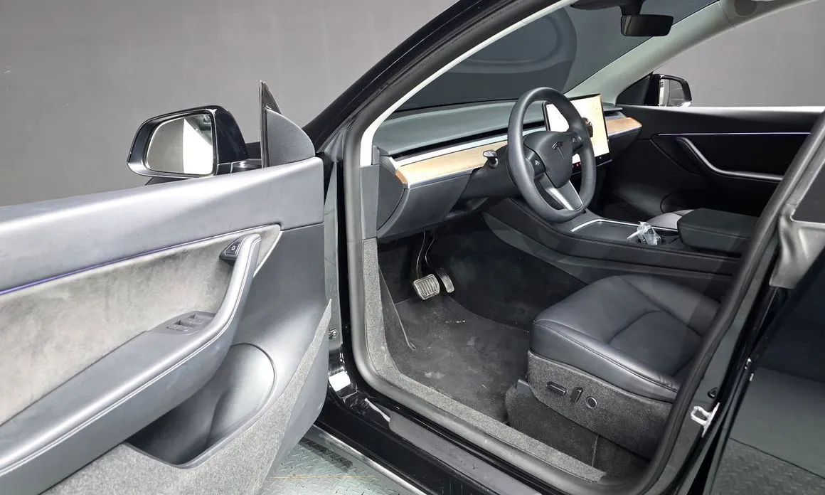 Tesla Model Y — фото 9