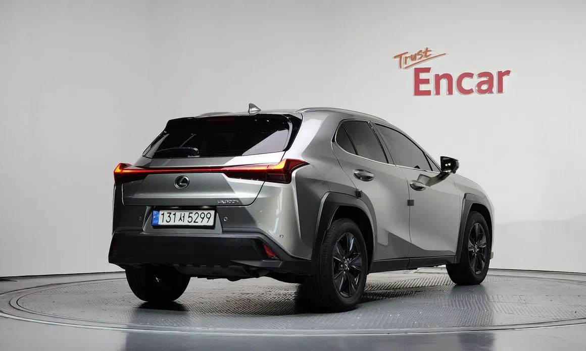 Lexus UX — фото 2