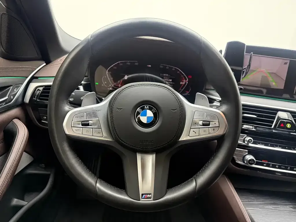 BMW 5 Series — фото 10
