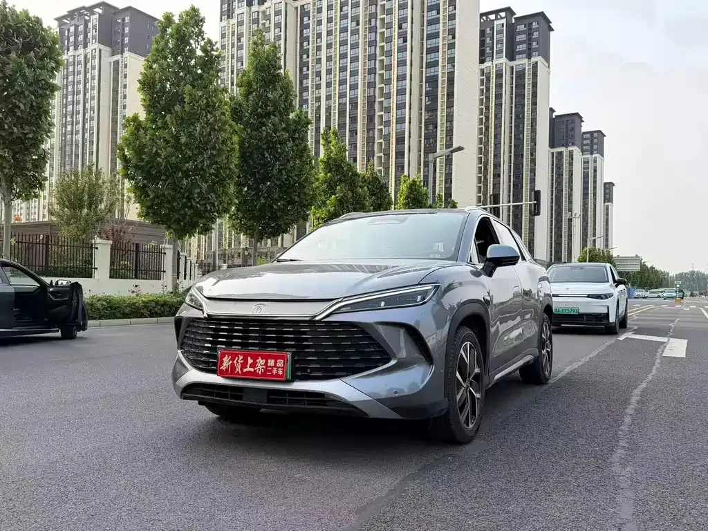 BYD L DM-i — фото 1