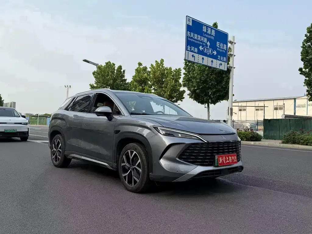 BYD L DM-i — фото 6