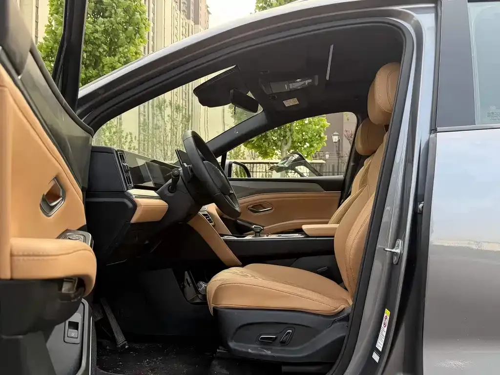 BYD L DM-i — фото 4