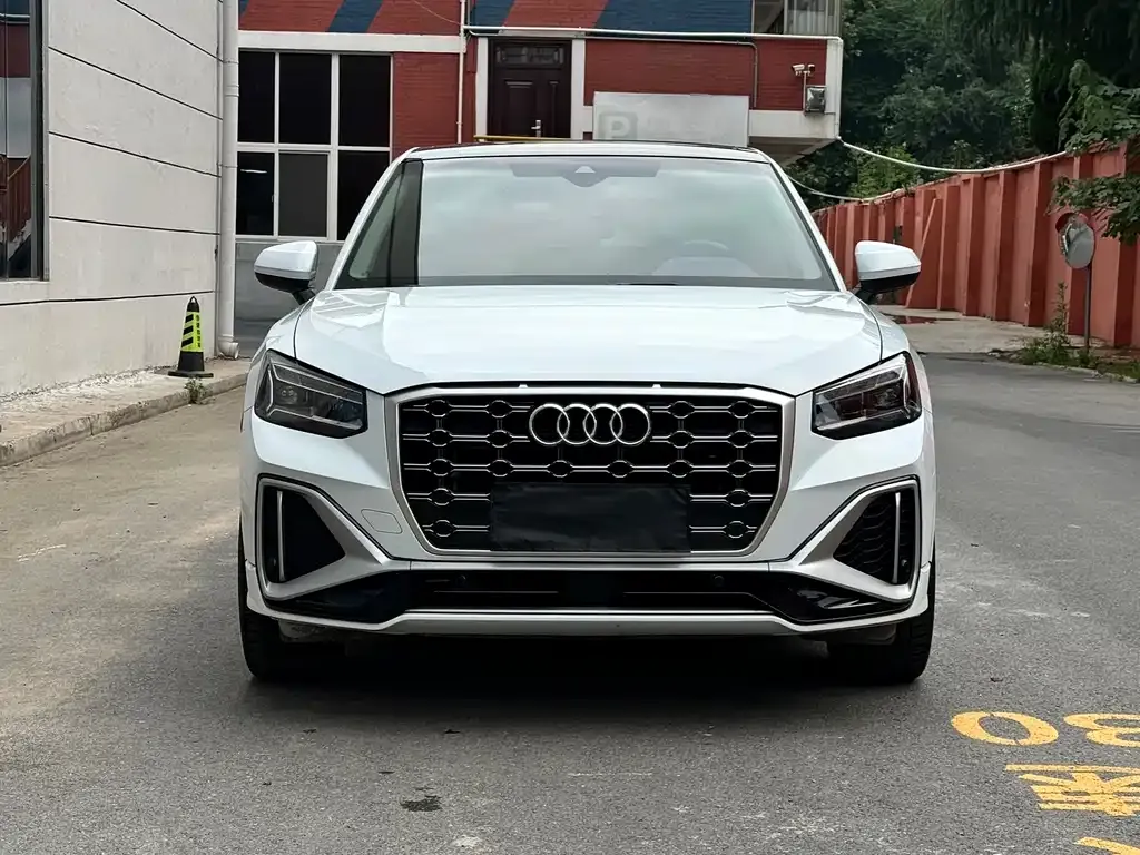 Audi Q2L — фото 5