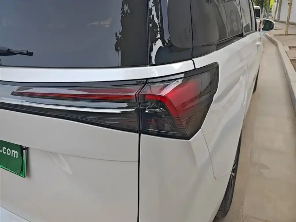 Buick GL8 Hybrid — фото 2