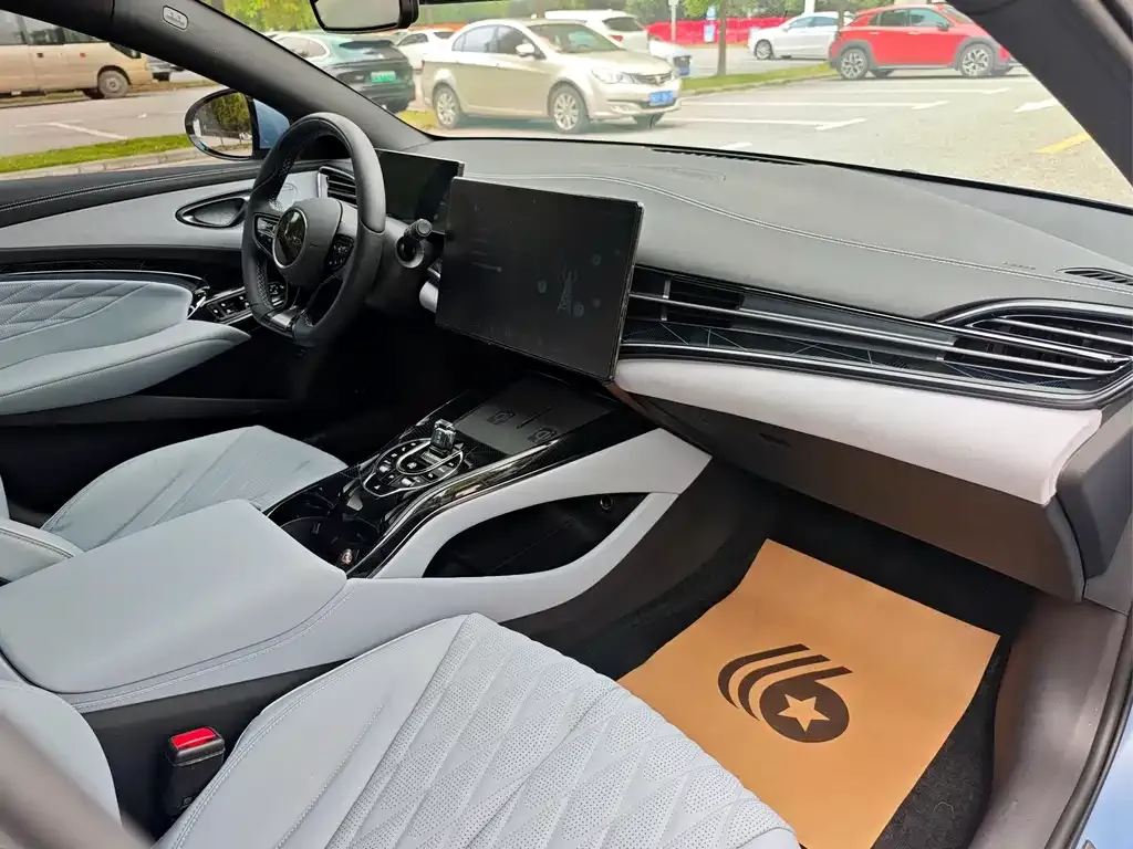 BYD Seal — фото 2
