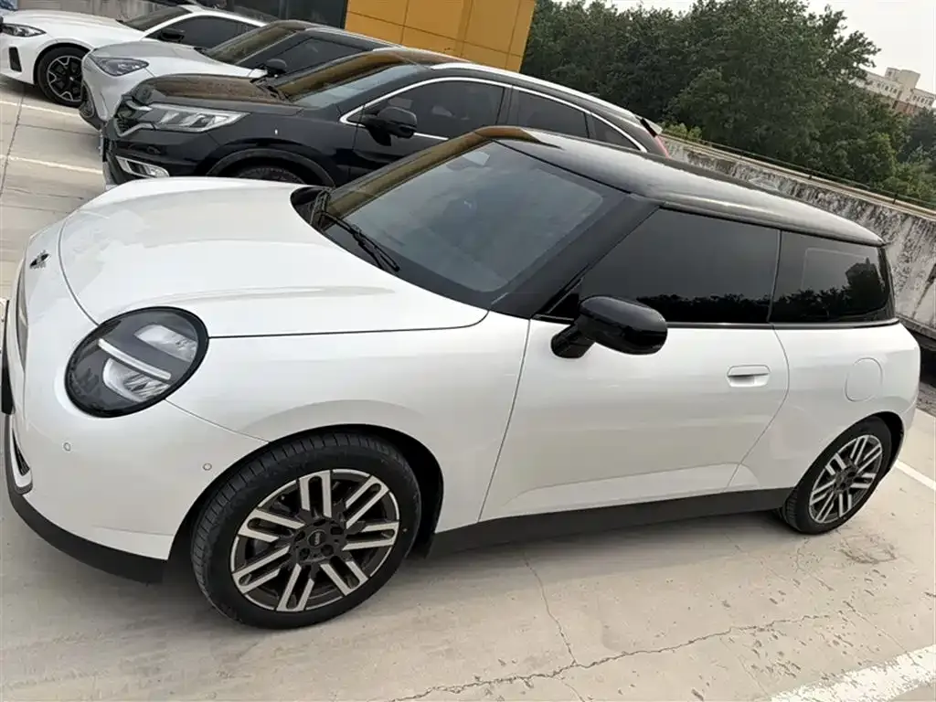 MINI Cooper EV — фото 1