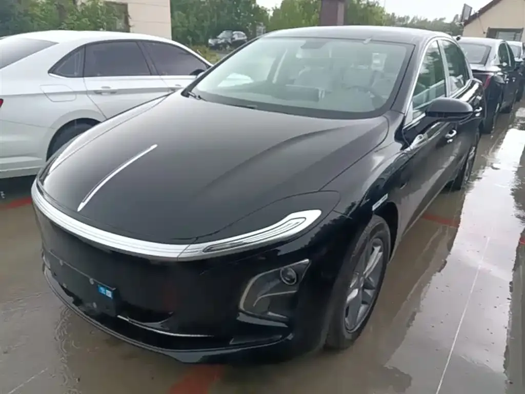 Hongqi E-QM5 — фото 1