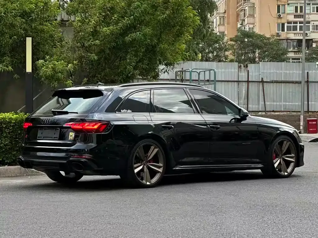Audi RS 4 — фото 7