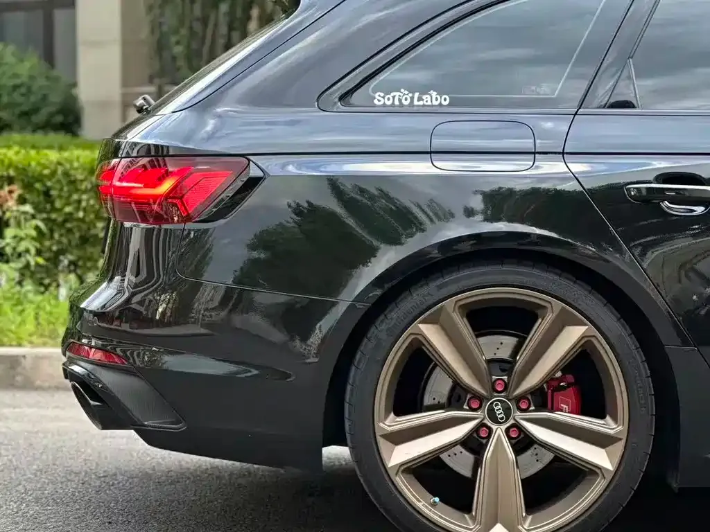 Audi RS 4 — фото 5