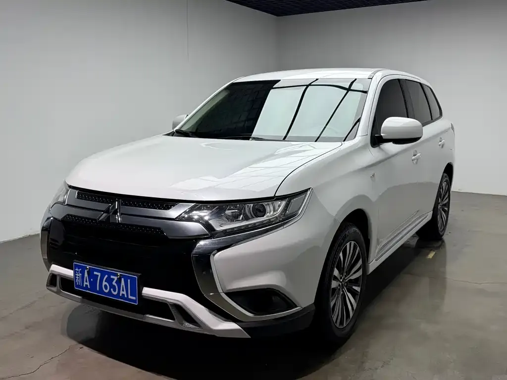 Mitsubishi Outlander — фото 1