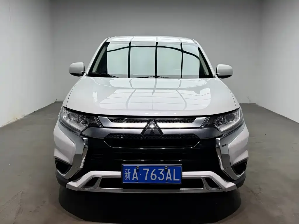 Mitsubishi Outlander — фото 4