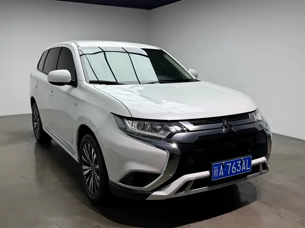 Mitsubishi Outlander — фото 3