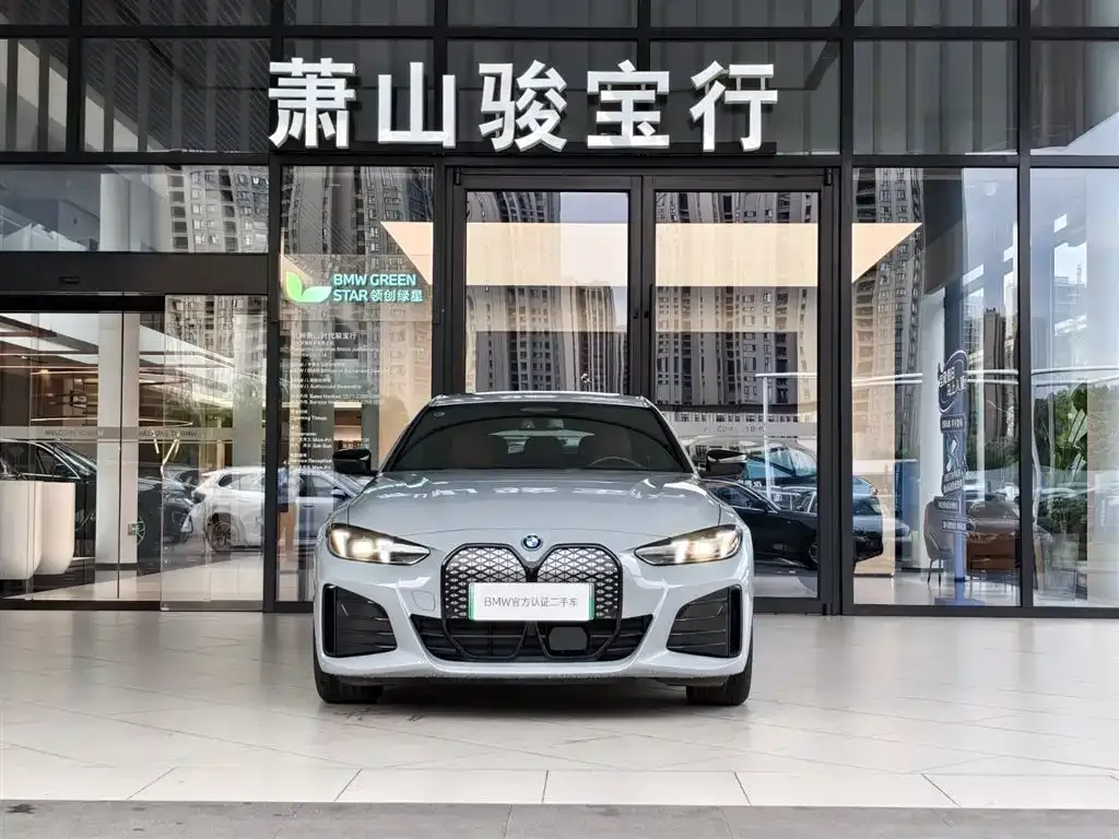 BMW i4 — фото 9