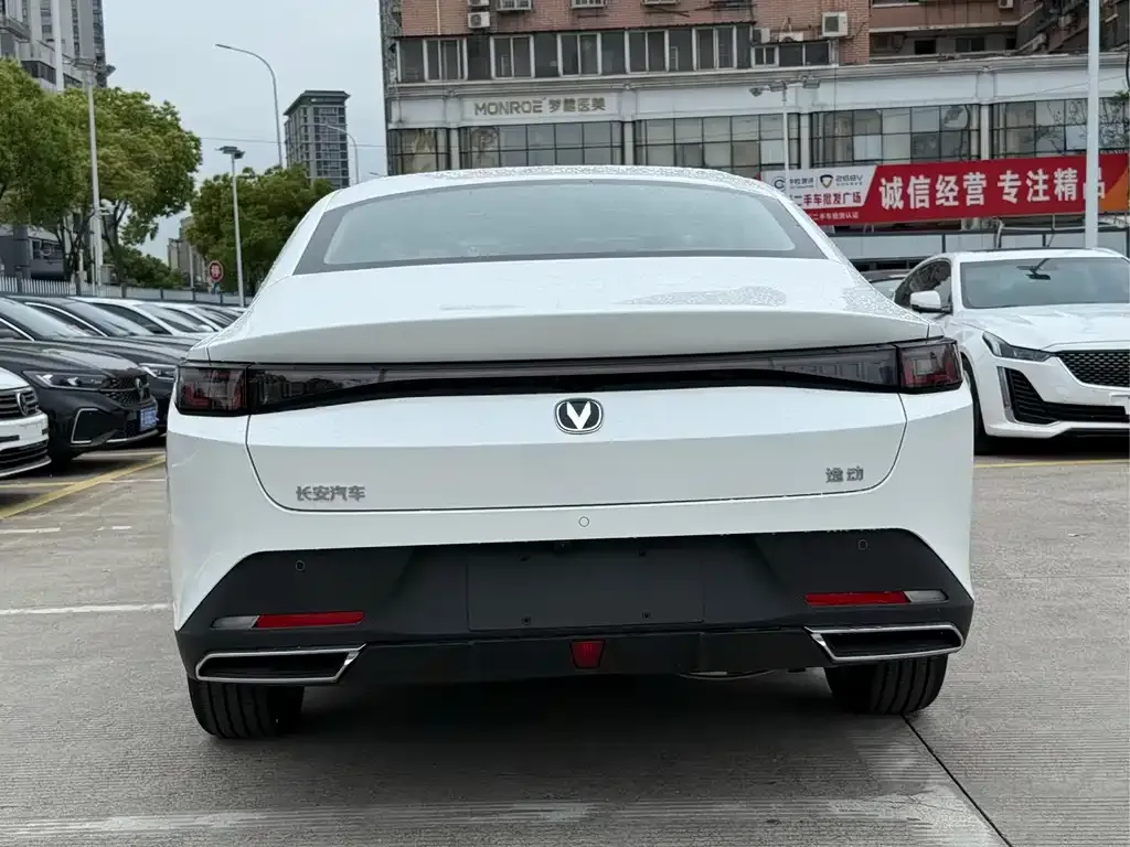 Changan Eado — фото 2