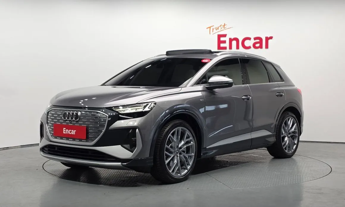 Audi Q4 e-tron — фото 1