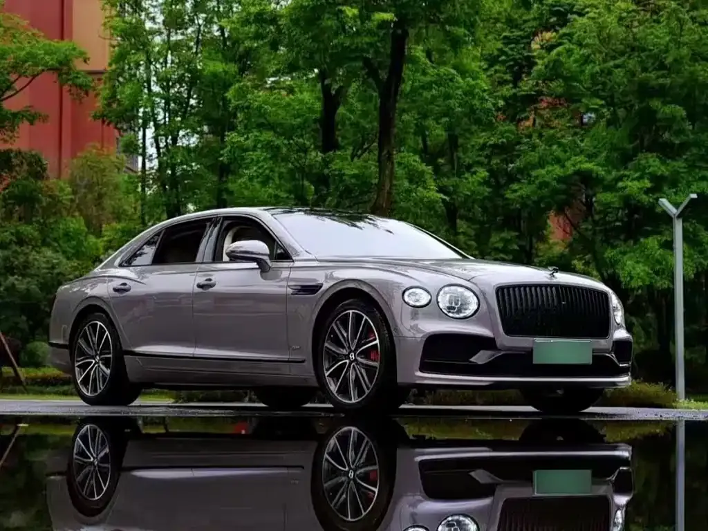 Bentley Flying Spur PHEV — фото 1