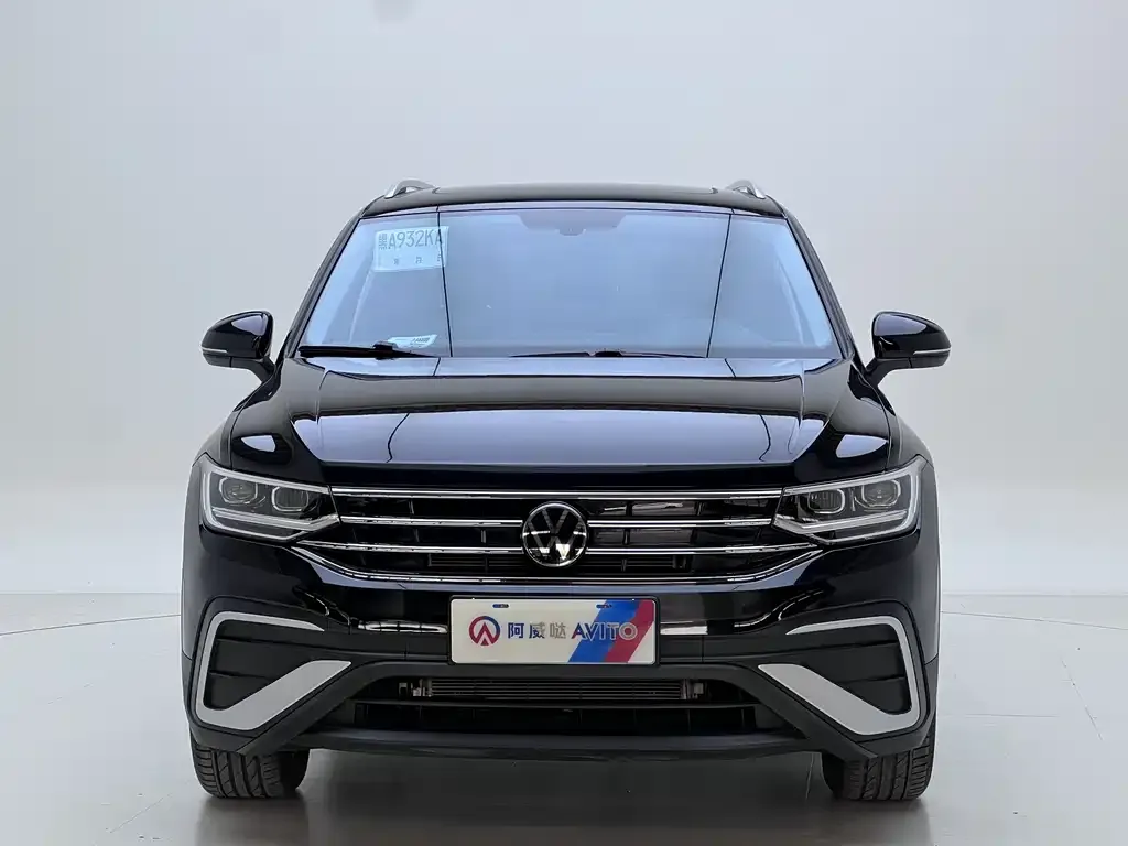 Volkswagen Tiguan L — фото 1