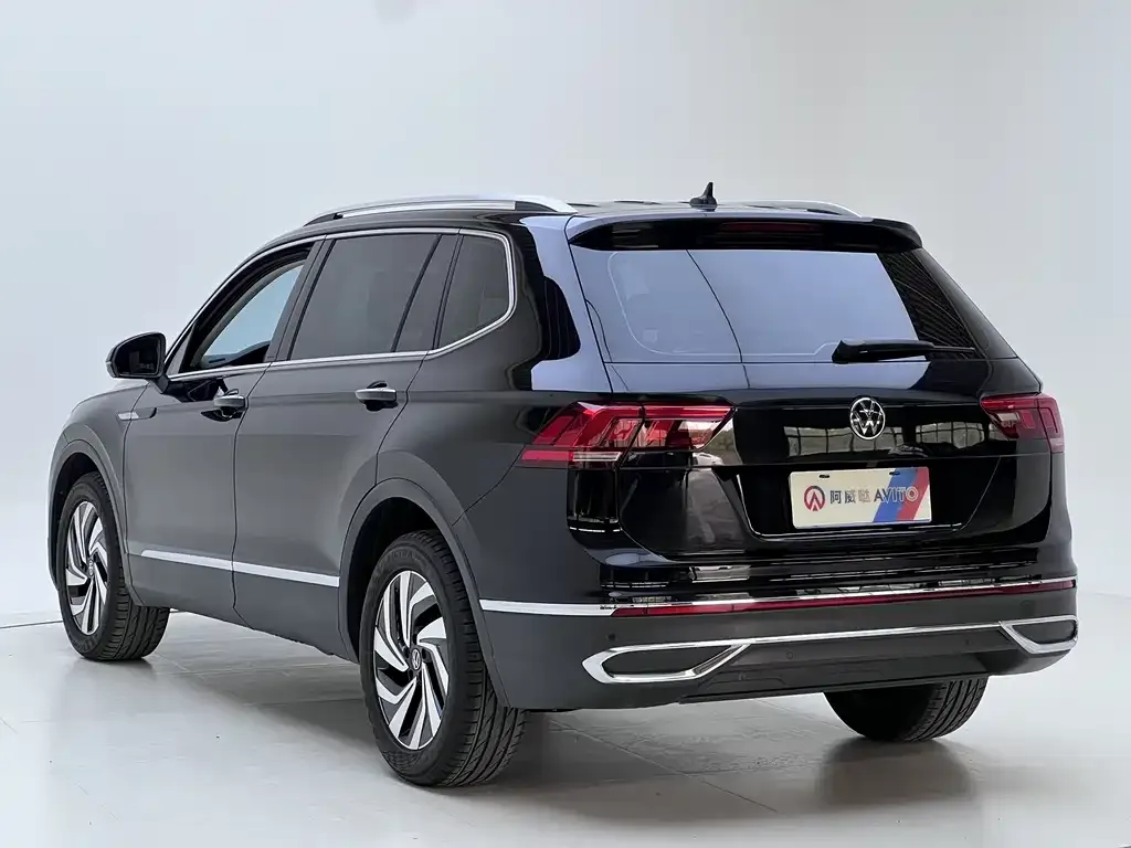 Volkswagen Tiguan L — фото 8