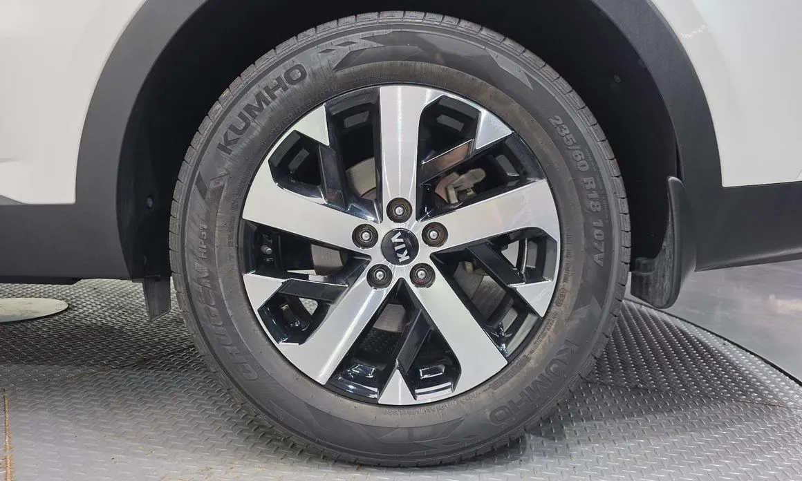 Kia Sorento — фото 6