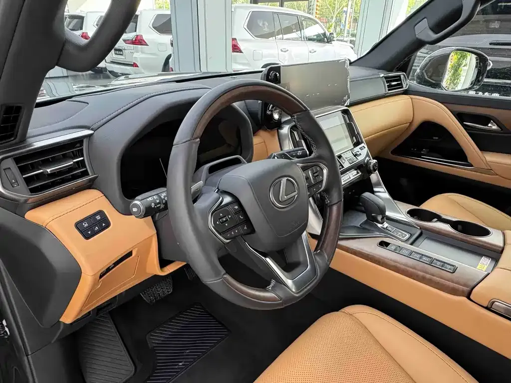 Lexus LX — фото 10