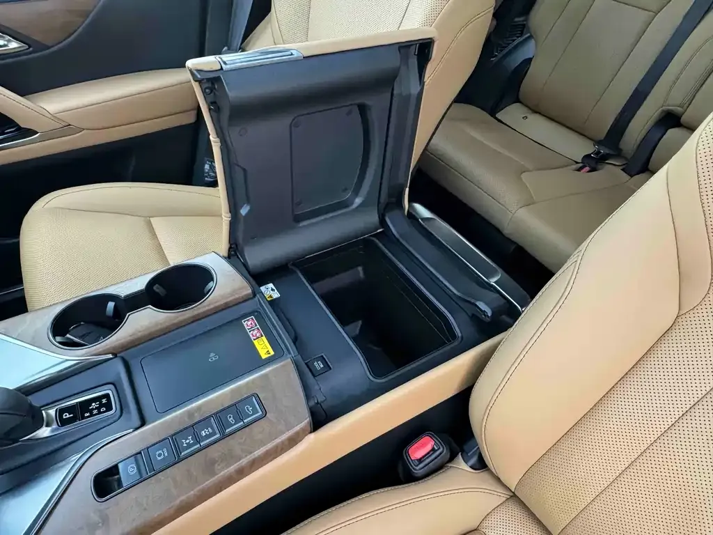 Lexus LX — фото 9