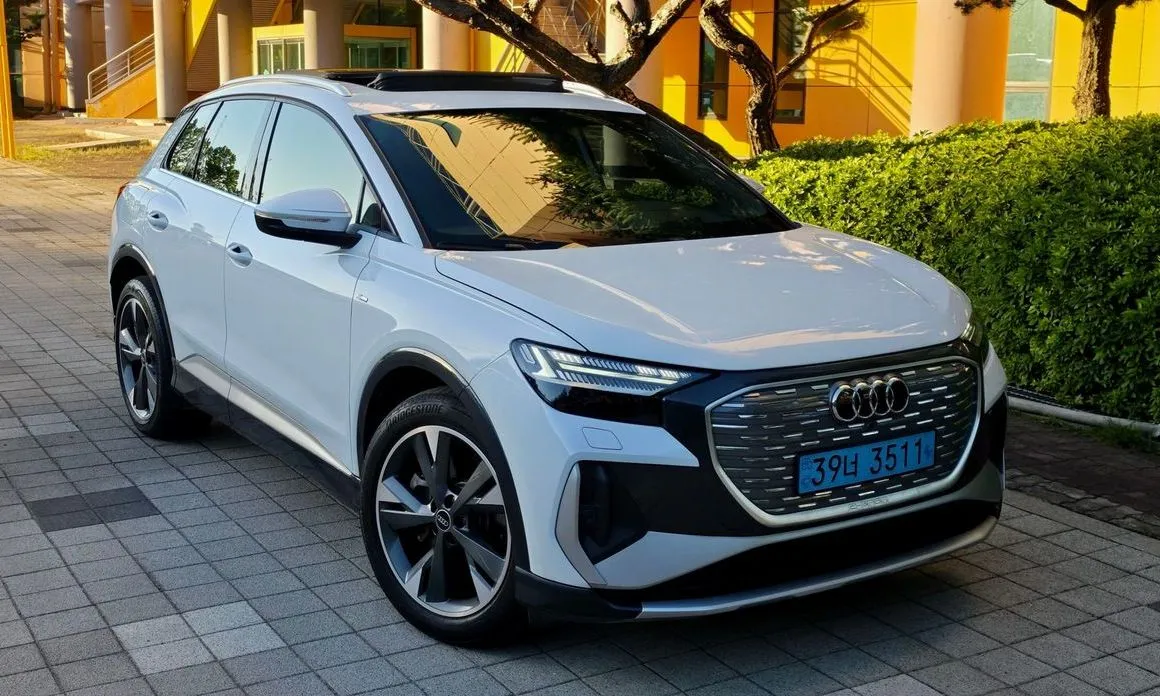 Audi Q4 e-tron — фото 1