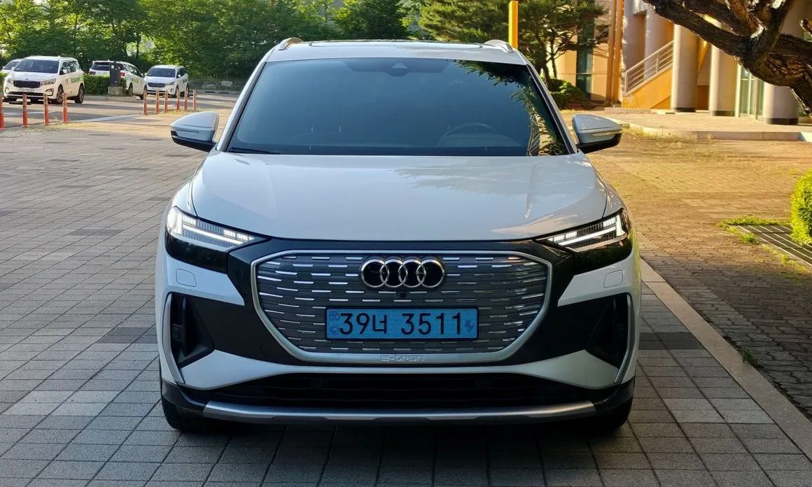 Audi Q4 e-tron — фото 9