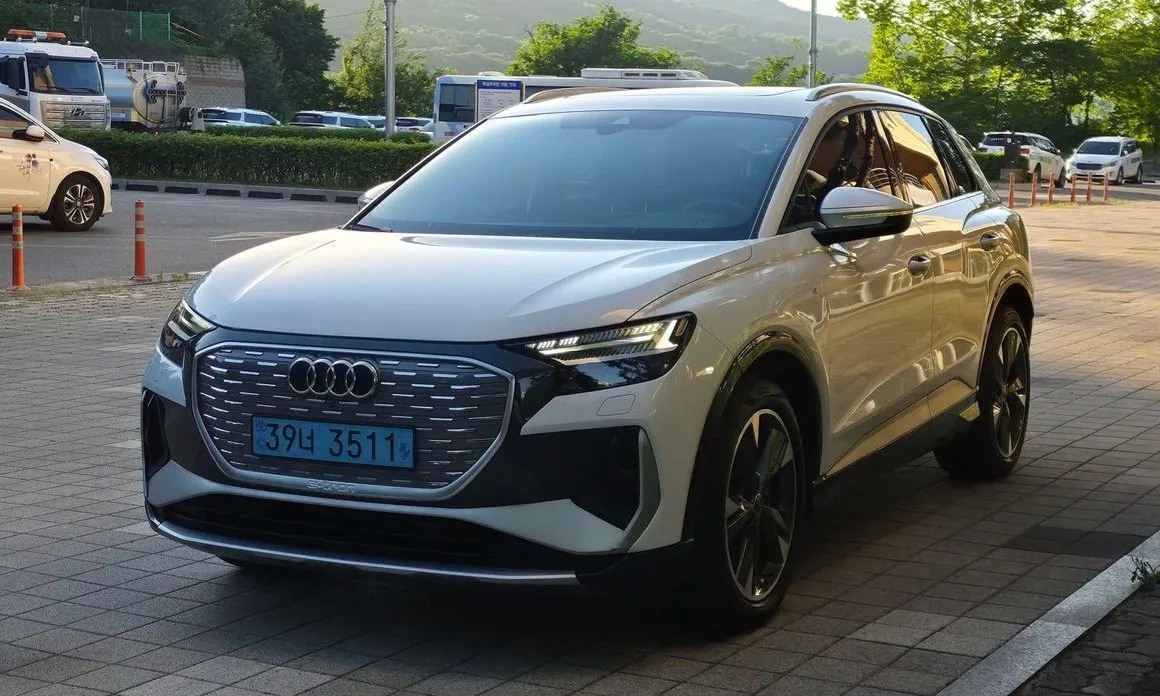Audi Q4 e-tron — фото 8