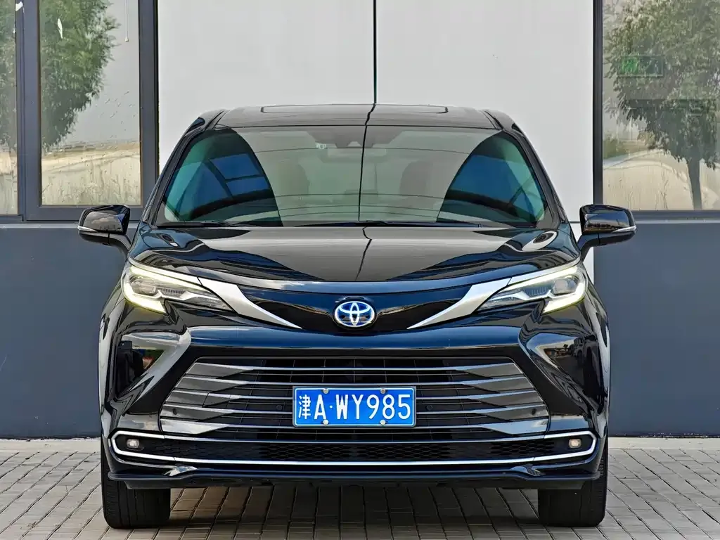 Toyota Sienna — фото 10