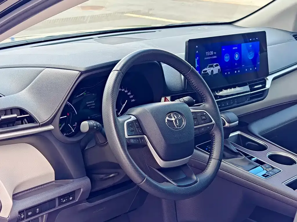 Toyota Sienna — фото 5