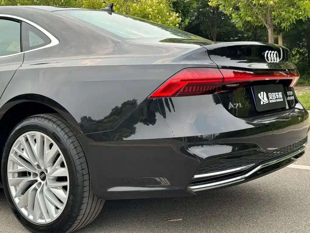 Audi A7L — фото 9