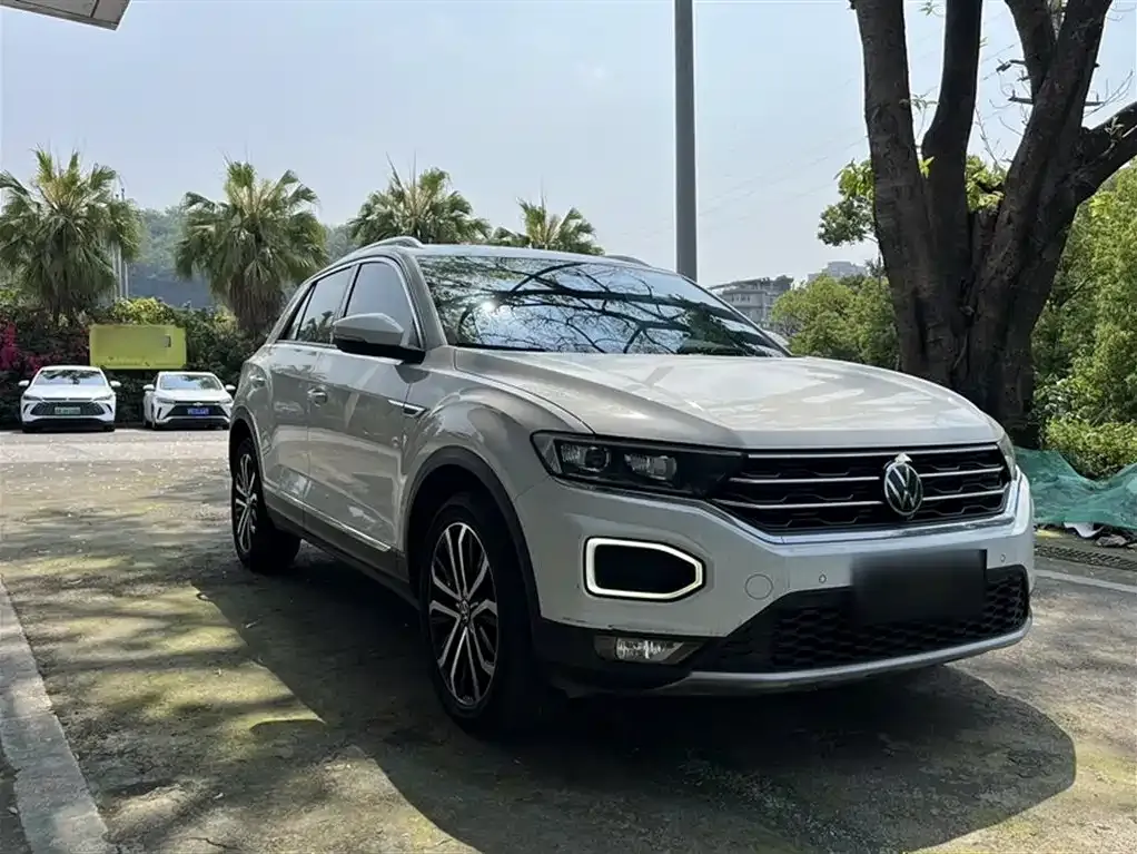 Volkswagen T-Roc — фото 10