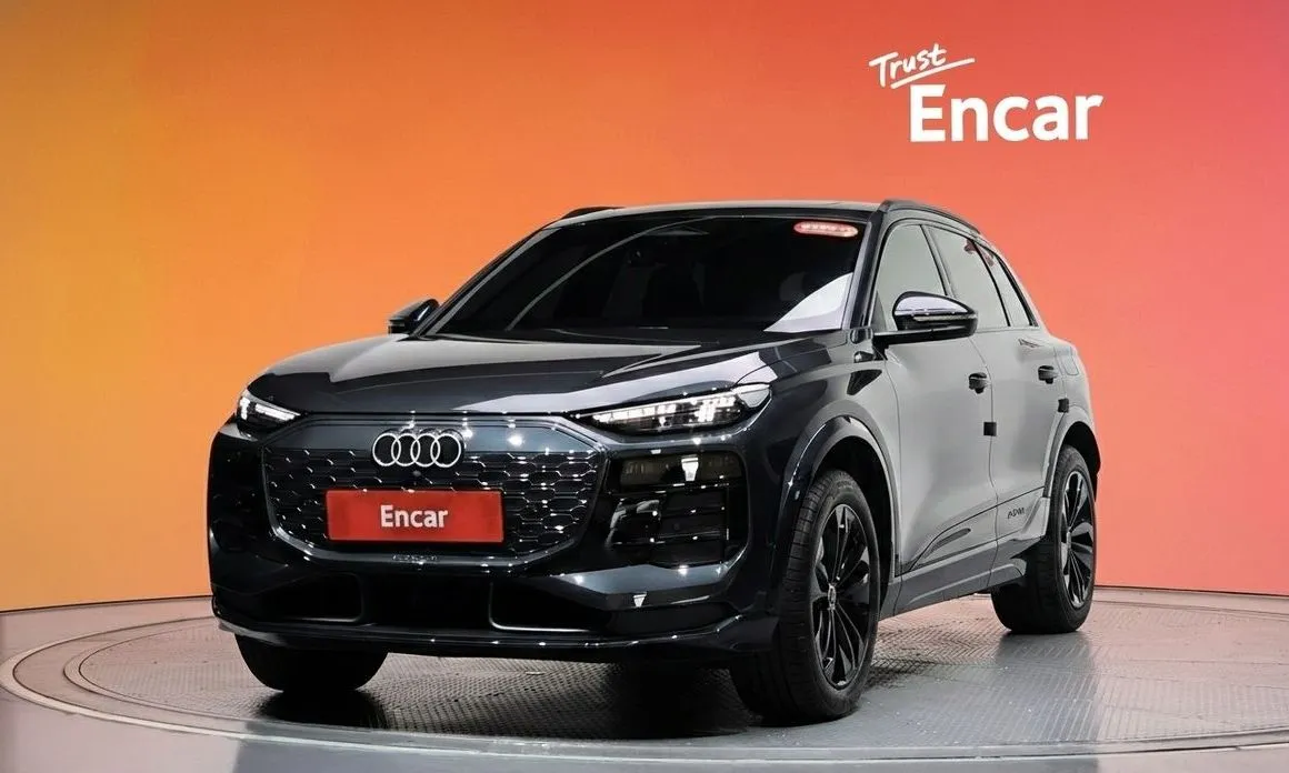 Audi Q6 e-tron — фото 1