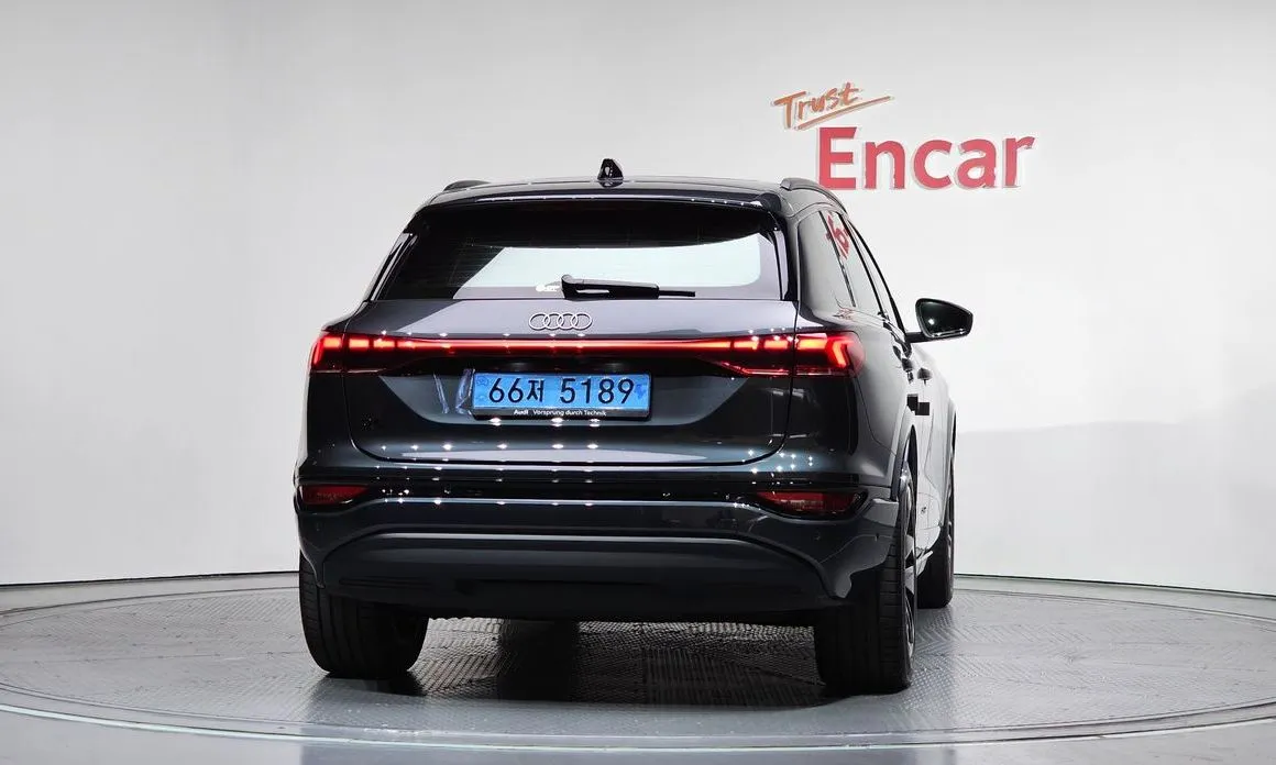 Audi Q6 e-tron — фото 2