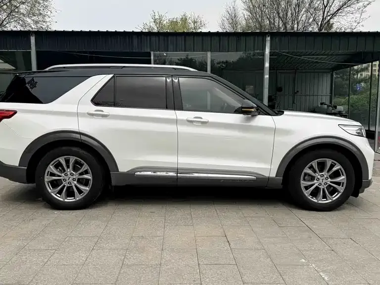 Ford Explorer — фото 10
