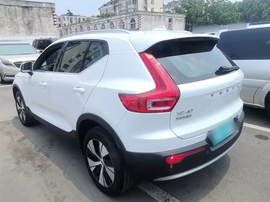 Volvo XC40 — фото 6