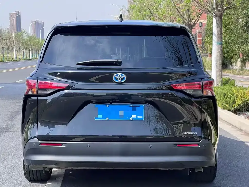 Toyota Sienna — фото 8