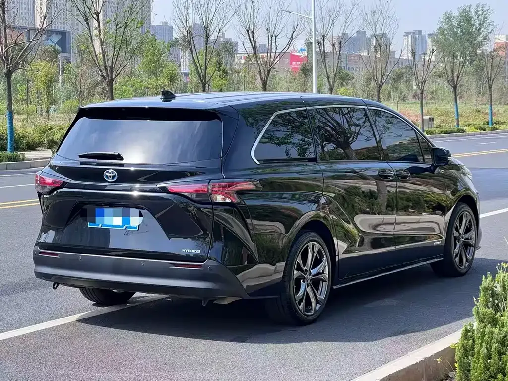 Toyota Sienna — фото 5