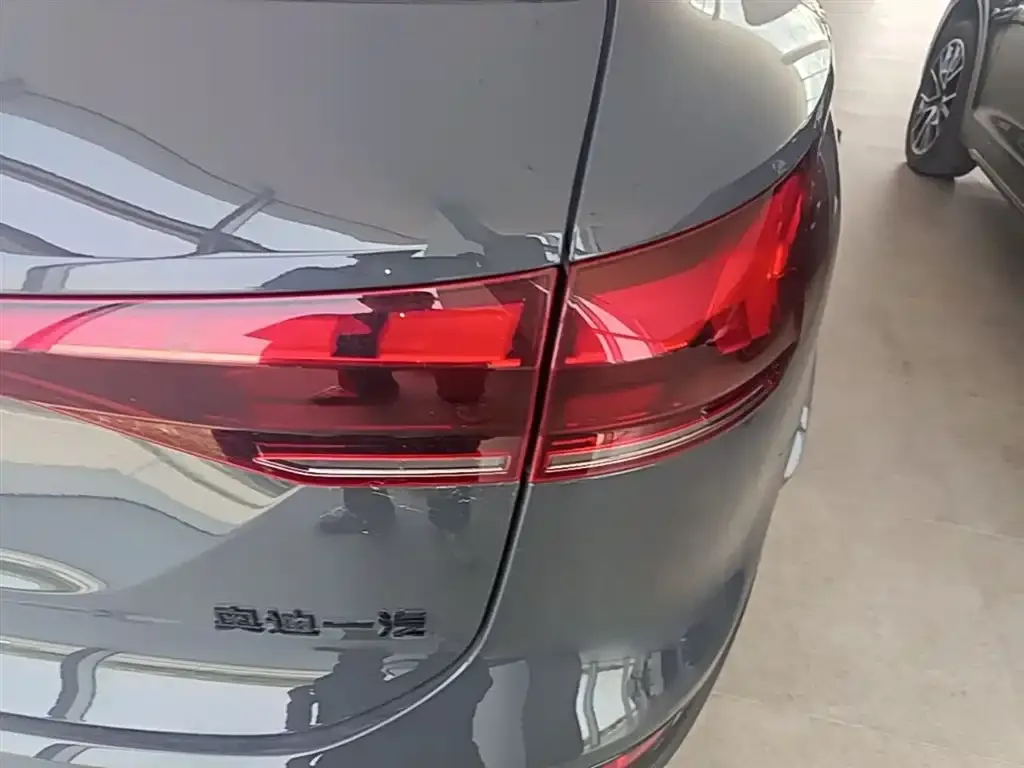 Audi Q6L e-tron — фото 2