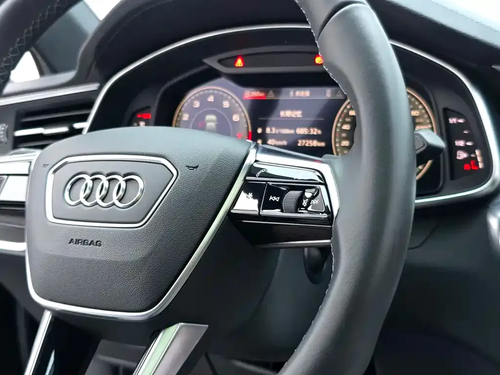 Audi A6L — фото 7