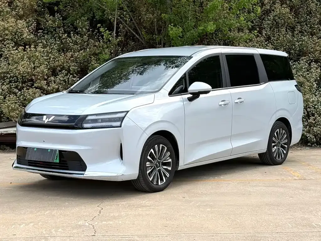 Wuling Starlight 730 New Energy — фото 1