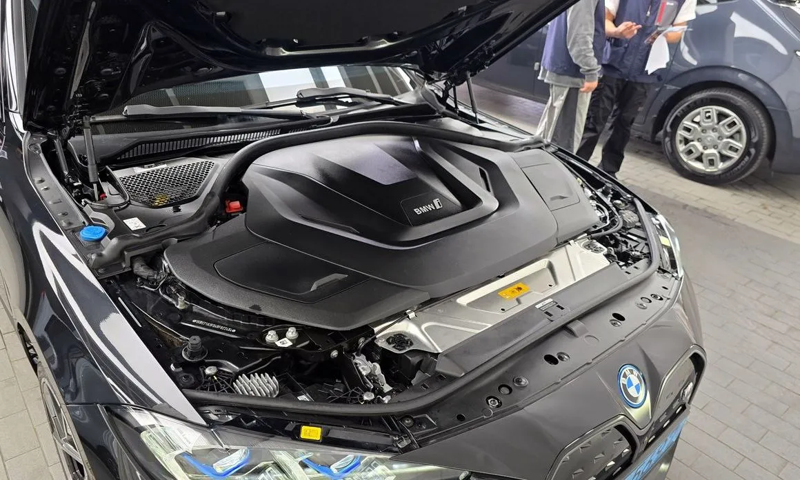 BMW i4 — фото 6