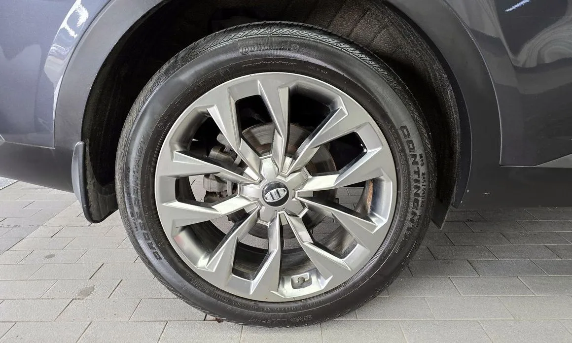Kia Sorento — фото 9