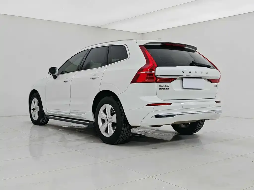 Volvo XC60 — фото 10