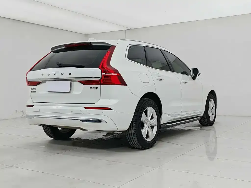 Volvo XC60 — фото 9