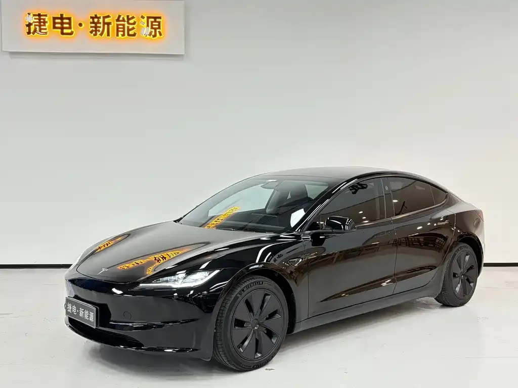Tesla Model 3 — фото 1