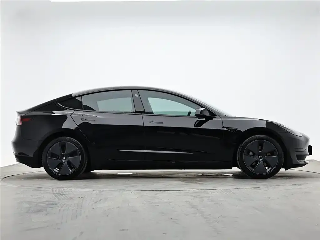 Tesla Model 3 — фото 4