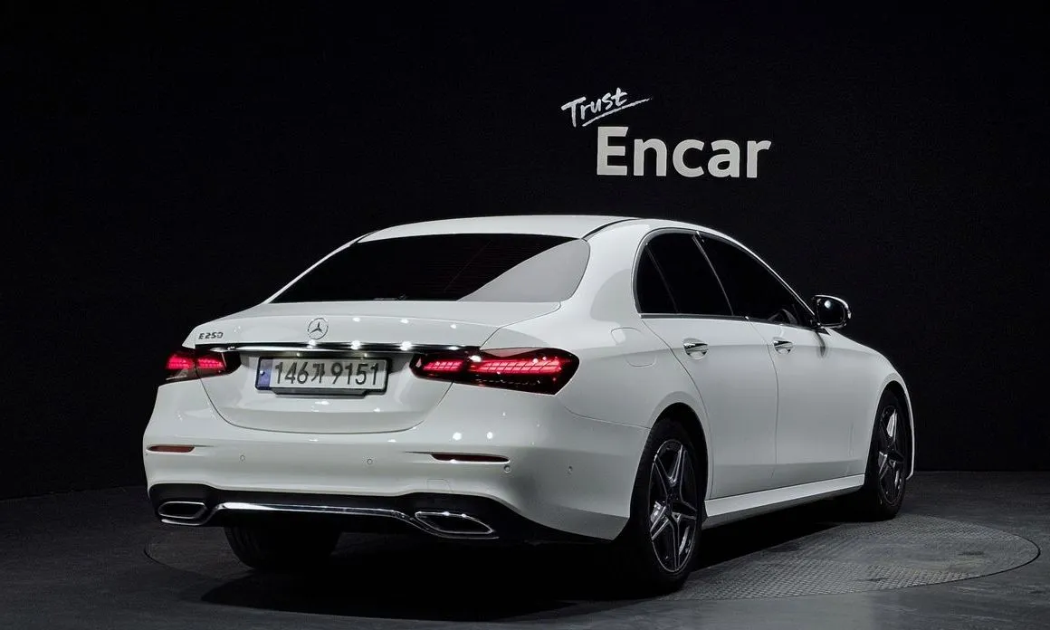 Mercedes-Benz E-Class — фото 3