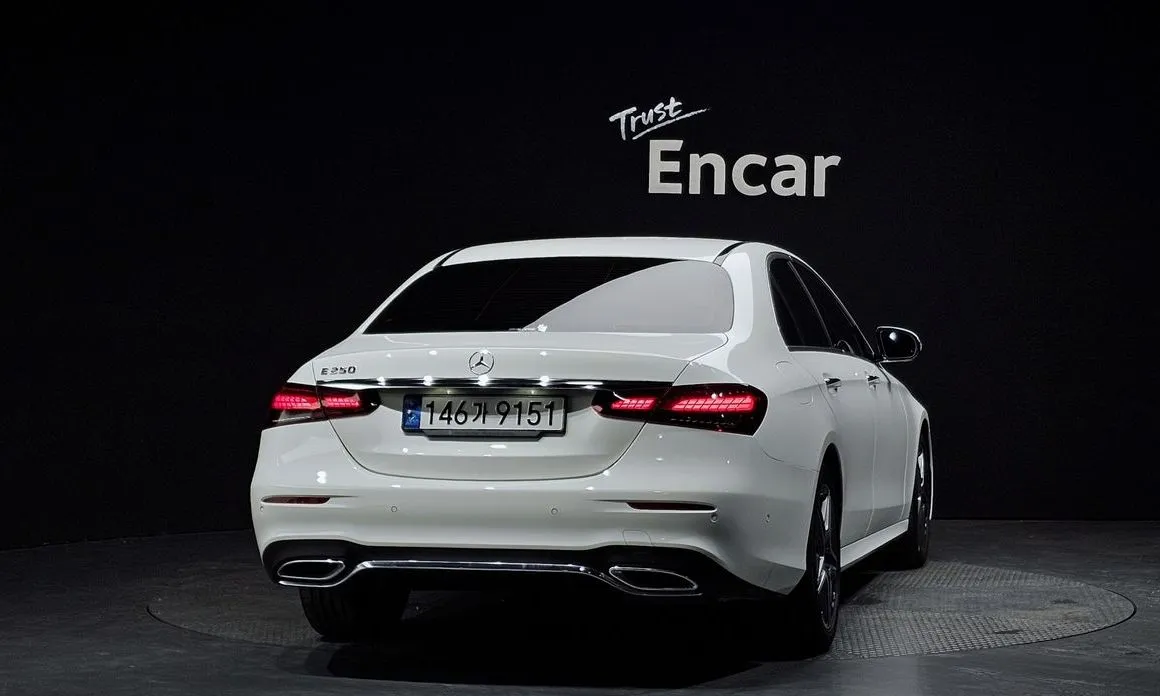 Mercedes-Benz E-Class — фото 6