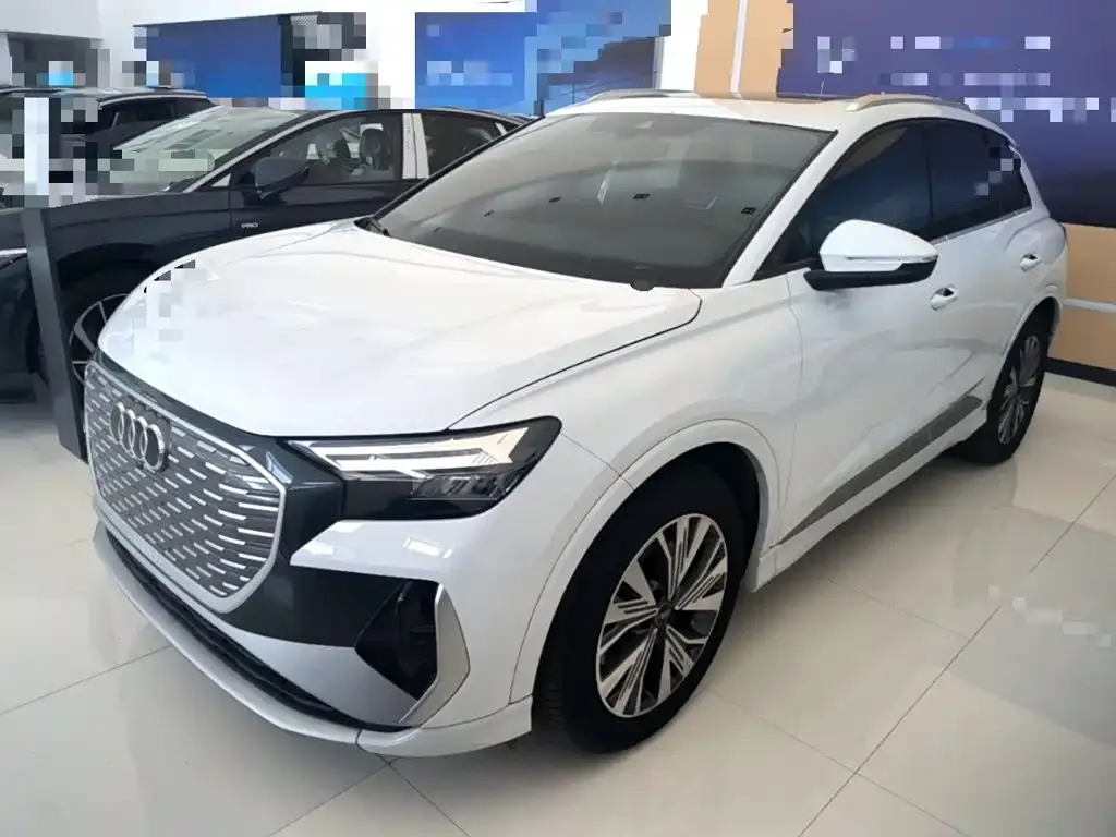 Audi Q4 e-tron — фото 1